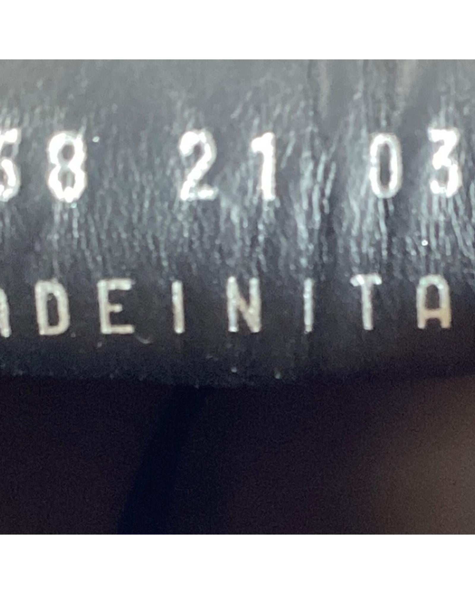 221851427.jpg