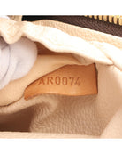 243906942.jpg