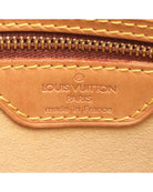 243907626.jpg
