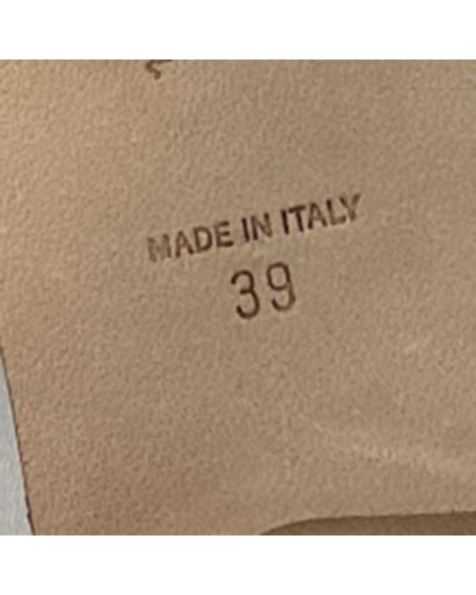 466538_10_P.jpg