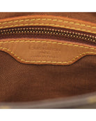516687_2_P.jpg