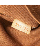 527635_9_P.jpg