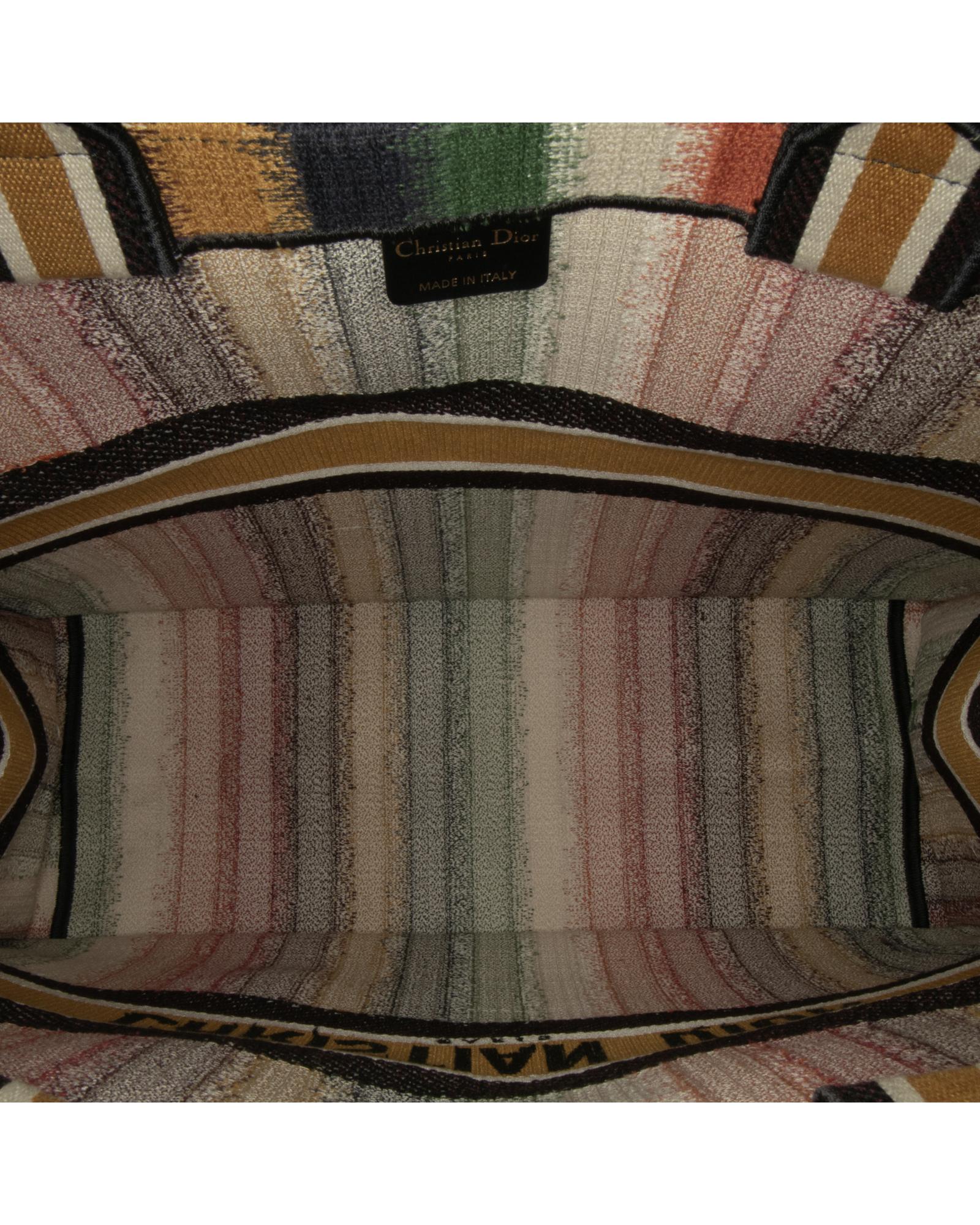V9F2UXUI3QUHGNVF-L8_6_P.jpg